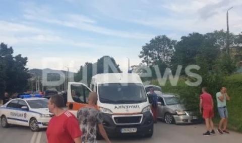 Зверска касапница във Враца! Малко дете и куп хора са заклещени между смачкани коли - 1