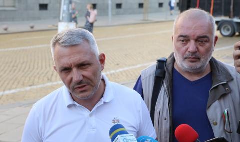 Ден 44-ти. "Отровното трио": Барикадите навсякъде в страната са законни - 1