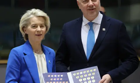 Желязков подари серията български евромонети на Урсула фон дер Лайен