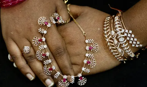 India signs 3-phase trade deal with US  - 1