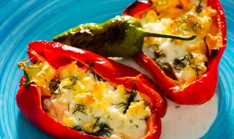 Рецепта на деня: Пълнени чушки с яйца и сирене - 1
