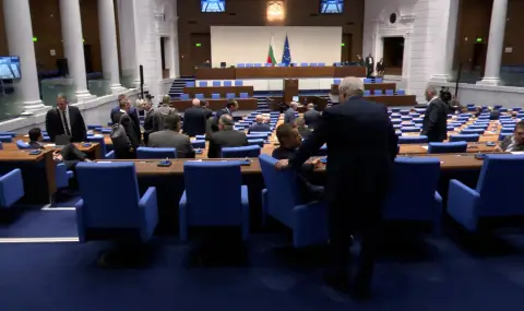 Народните представители приключиха работа след три неуспешни опита за регистрация (ОБНОВЕНА) - 1