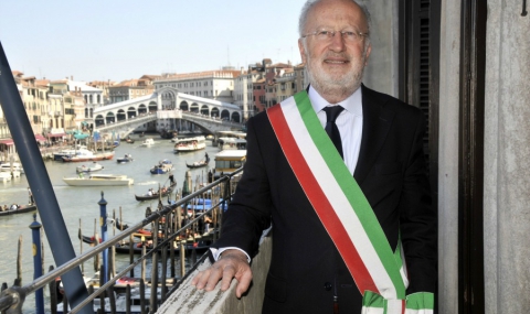 Кметът на Венеция подаде оставка след разследване за корупция - 1