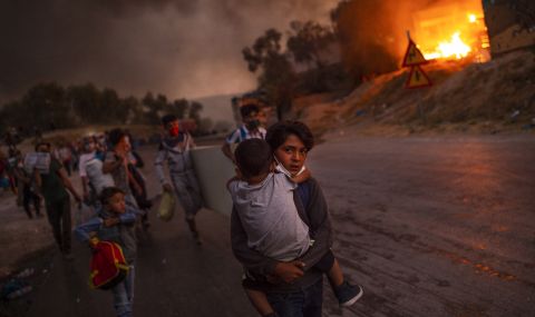 Дете загина при пожар в бежански лагер - 1