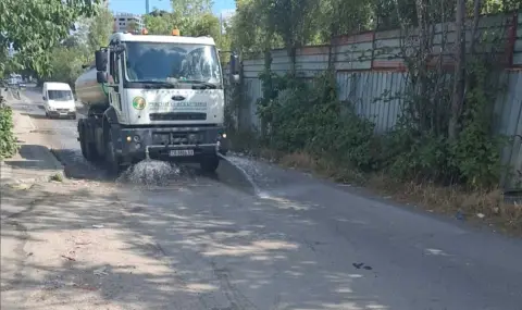 Овладяха пожара във "Факултета", мият ул. "Житница"