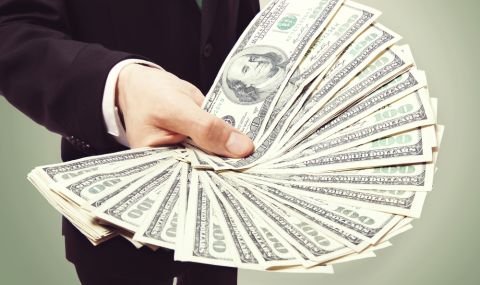 Доларът леко отстъпва позиции пред еврото и паунда - 1