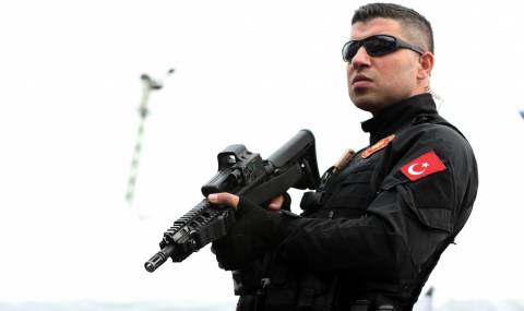 Падат глави в турската полиция! Хиляди са отстранени - 1
