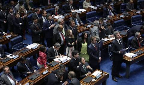 Строг дрескод в бразилския парламент - 1