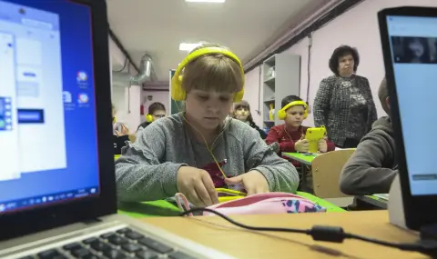 "Липсва ми небето": училище на седем метра под земята - 1