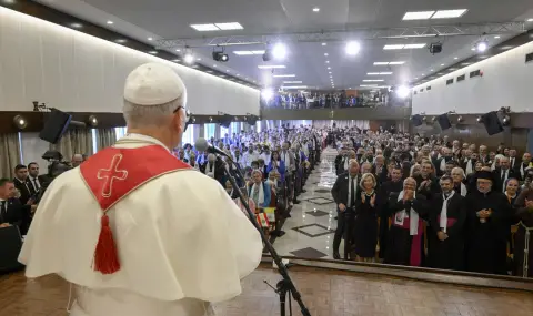 Mass in Lebanon: Pope Leo XIV before 150,000 people  - 1