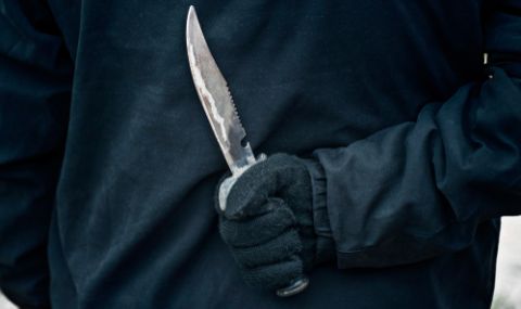 Разбойник намушка с нож двама в Софийско - 1