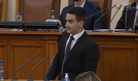Млад депутат от ПП бра голям срам в парламента ВИДЕО - 1