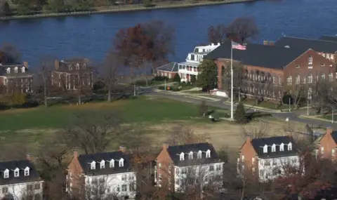 The Washington Post: Неизвестни дронове прелетяха над военната база, където живеят Рубио и Хегсет