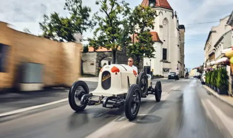 Porsche изкара най-старата кола в музея си за “кръгче” - 1