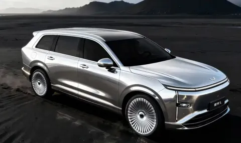 Автомобил с изцяло хромирана каросерия - 1