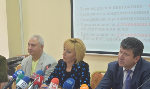 Манолова изпрати 240 писма до депутатите срещу арбитражите - 1