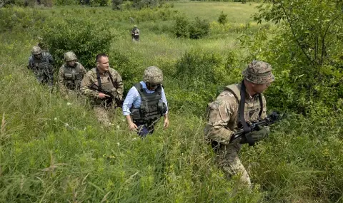 Володимир Зеленски: Няма причина да се понижава възрастовата граница за наборна военна служба  - 1