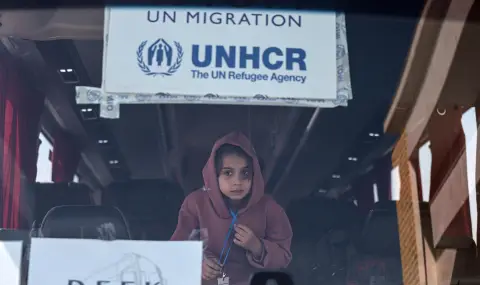 ООН: Близо 780 000 сирийци се завърнаха в страната след смяната на властта - 1