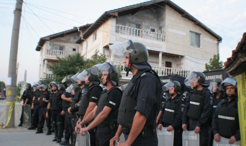 Ромът, газил полицаи в Катуница, също иска по-лека мярка - 1