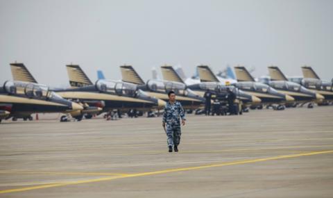 Катастрофа на самолет депресира китайската армия - 1