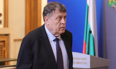 Министър Вълчев: Може да променим малката матура, за да не стресира учениците