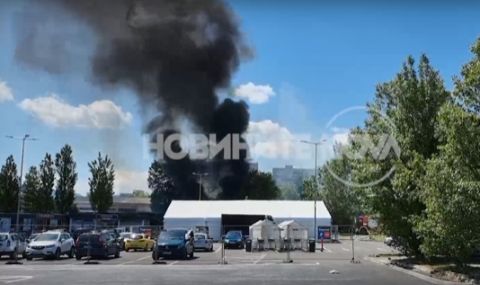 Пожар в столичния "Люлин": Горя автоморга (ВИДЕО) - 1