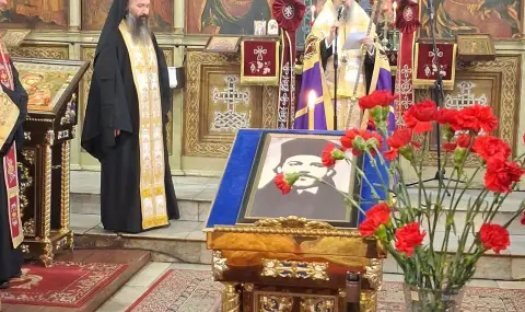 В родния му Карлово почетоха 153 години от гибелта на Васил Левски и се поклониха пред делото му - 1