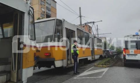 Пак катастрофа между кола и трамвай в София - 1