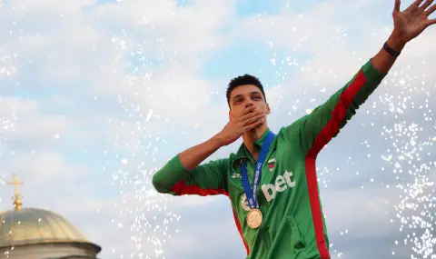 Блестящ Александър Николов изведе тима си до финал в Италия - 1