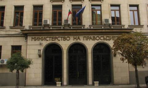 Не е било обсъждано да отпадне правото на глас на българи в чужбина - 1