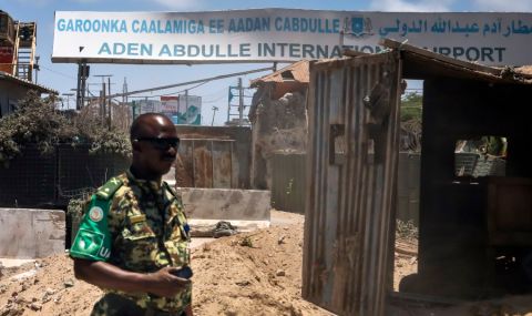 Ислямски екстремисти атакуваха летище в Сомалия - 1