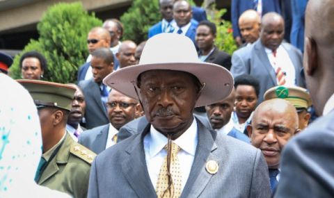 Избори в Уганда: Президент ветеран срещу депутат певец  - 1