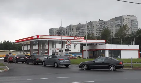 St. Petersburg was subjected to a massive attack - 1