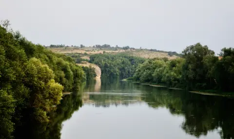 Спасиха две момчета от пълноводната река Вит край Садовец