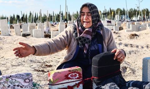 „Не ви е срам“: турският Червен полумесец продавал палатки, вместо да ги дарява - 1