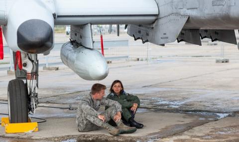 Русия подготвя първите си жени военни пилоти  - 1