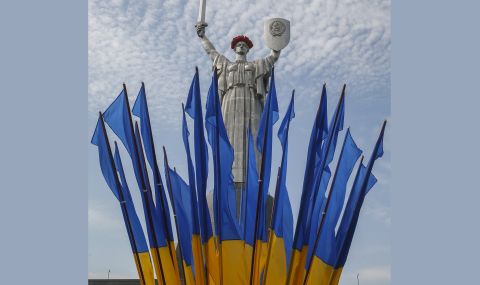 Главен паметник в Киев ще бъде преименуван - 1