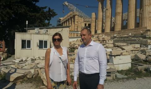 Президентът и съпругата му се разходиха из Акропола (СНИМКИ) - 1