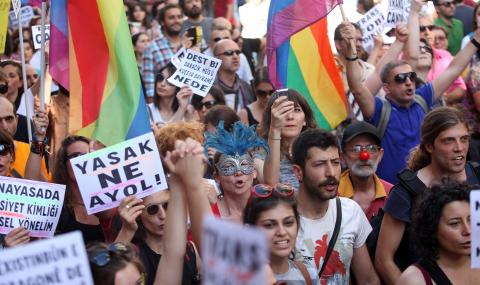 Турските власти забраниха гей парада в Истанбул - 1