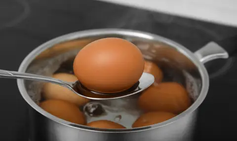 Как да предпазим яйцата от счупване и напукване, докато се варят? - 1