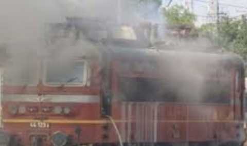 Локомотив на товарен влак се запали при Момина клисура - 1