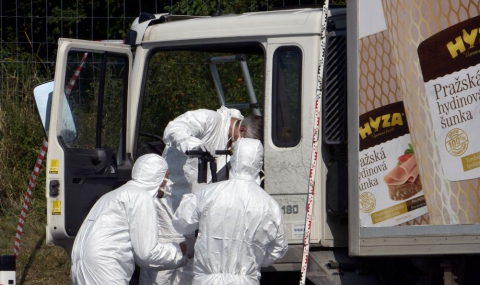 Повече от 70 тела са открити в камиона, изоставен в Австрия - 1