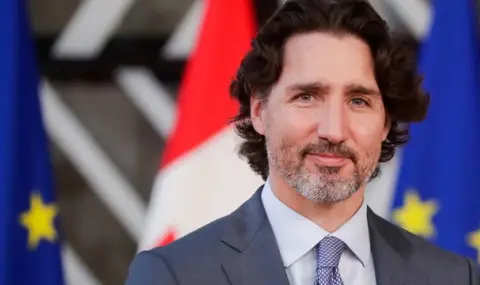 Small Canadian election loss shakes Prime Minister Justin Trudeau's chair  - 1