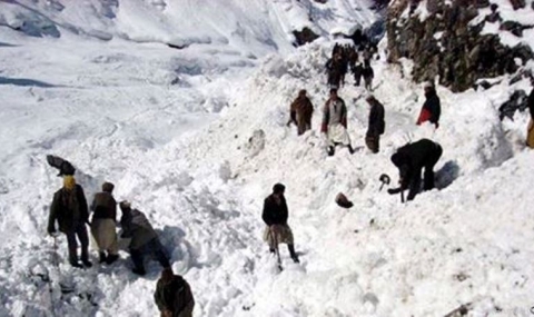 Снежни бури и лавини убиха 28 души в Афганистан - 1