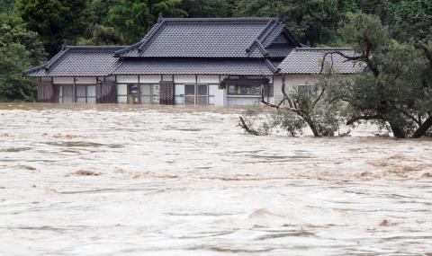 Порой наводни старчески дом и взе 14 жертви в Япония - 1