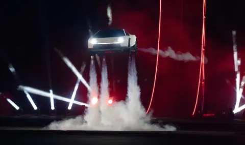 Five seconds in the air and 6 hours of charging for Tesla Roadster - 1