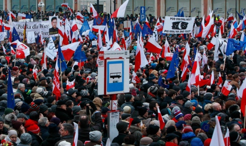 Хиляди излязоха на протест в Полша - 1
