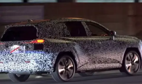 Изцяло новата Toyota RAV4 се появи по улиците в Япония - 1