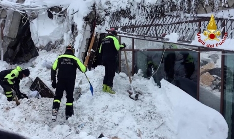 Още четирима спасени от затрупания хотел в Италия - 1