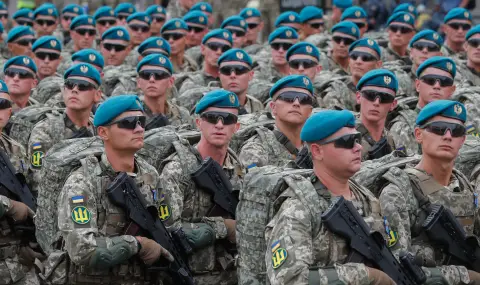 Ukraine to mobilize 160,000 people to fill its army  - 1